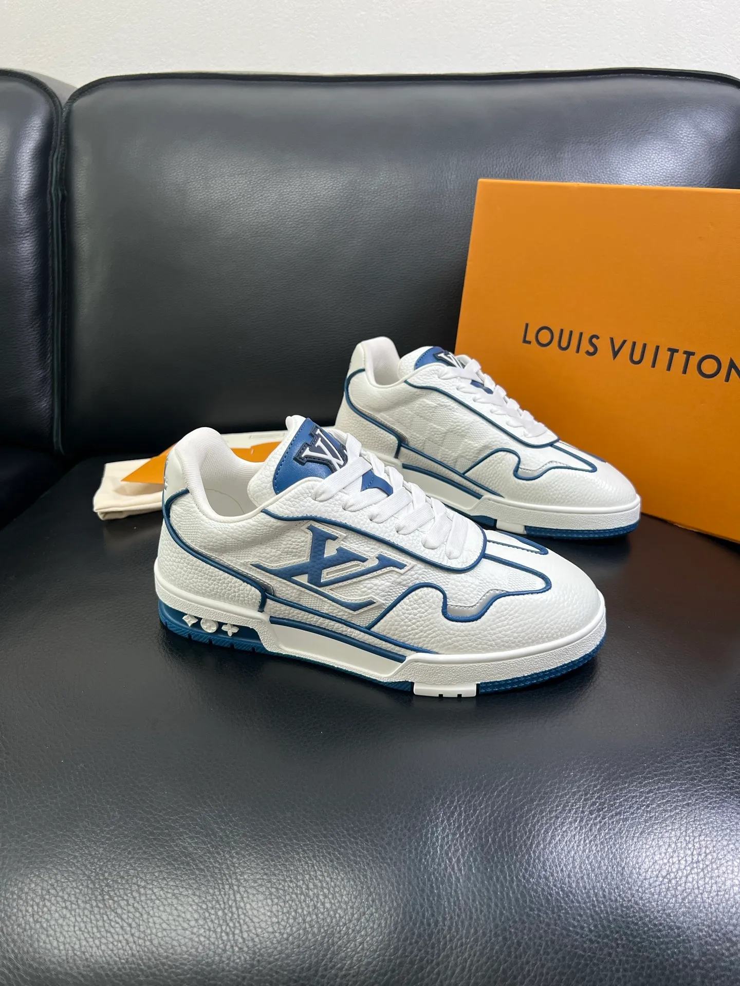 Men's shoes💰840 Lv 🔍Top purchasing agent🇮🇹 Louis Vuitton, the sports sneaker counter is synchronized, the uppers are imported from Italy, high-quality splicing colorful and complex crafts, the imported mesh padding is soft and comfortable, soles: original soles specially provided by the original factory, T men's men's shoes 💰U exclusive movable molded soles are super comfortable, original factory and single goods, 🔍🔍high quality, you can enter and leave the counter at will, welcome to compare, code number 39-44 (customized 38 45) 85878